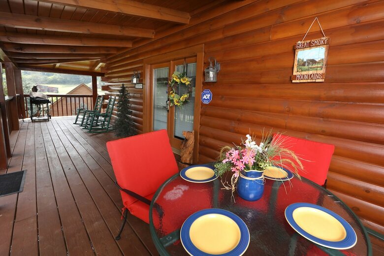 Bear Heaven - Two Bedroom Cabin