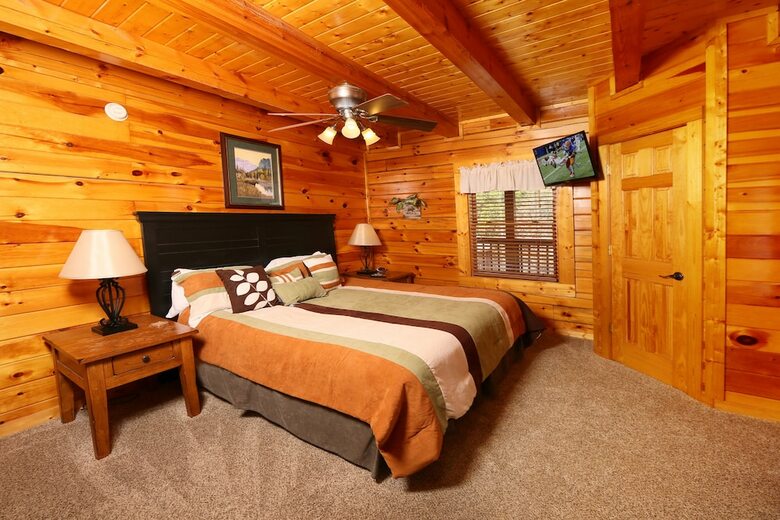 Snow Bear - Two Bedroom Cabin