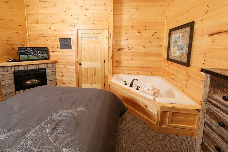 Picture Perfect- Seven Bedroom Cabin