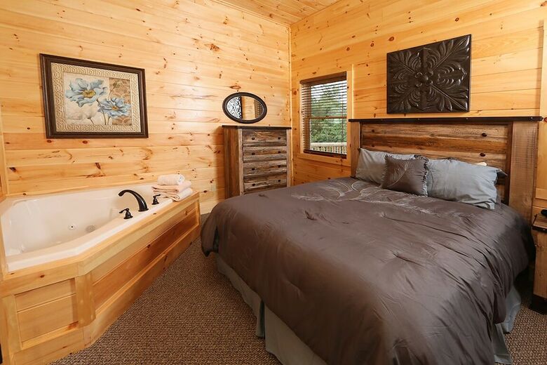 Picture Perfect- Seven Bedroom Cabin