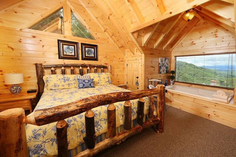 Picture Perfect- Seven Bedroom Cabin