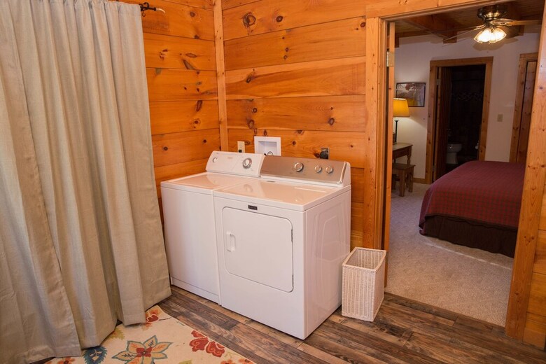 On Mountain Time - One Bedroom Cabin