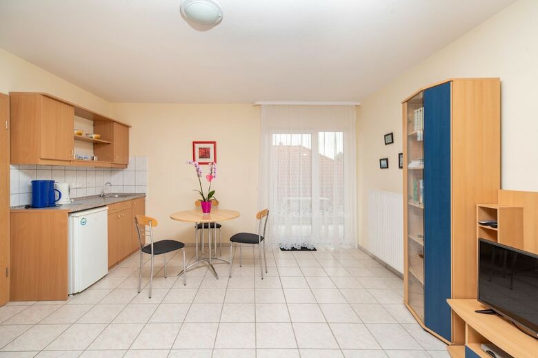 L�na Apartman