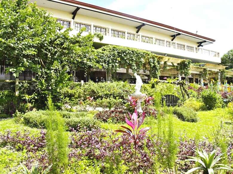 Hotel Royale Tagaytay Bed And Breakfast
