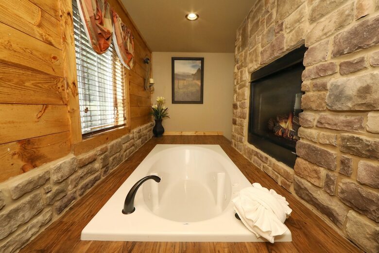 Misty Mountainside - Two Bedroom Chalet