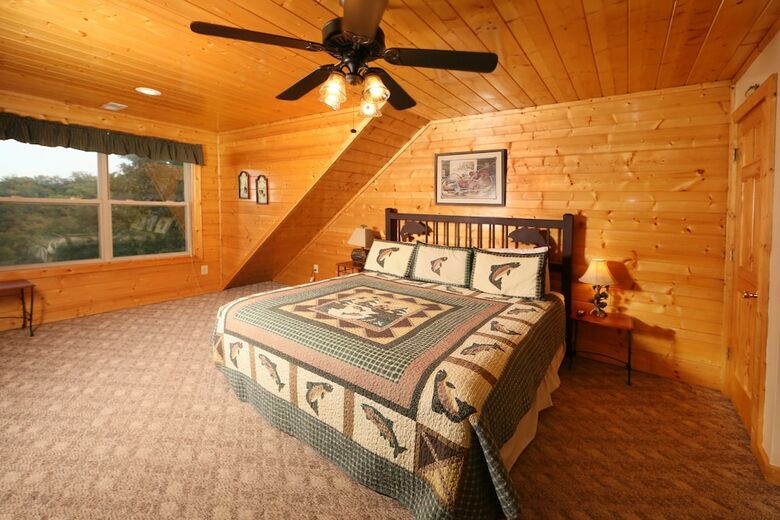 Mountain Shadow Lodge - Six Bedroom Cabin