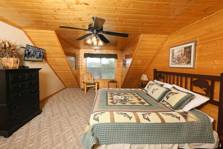 Mountain Shadow Lodge - Six Bedroom Cabin