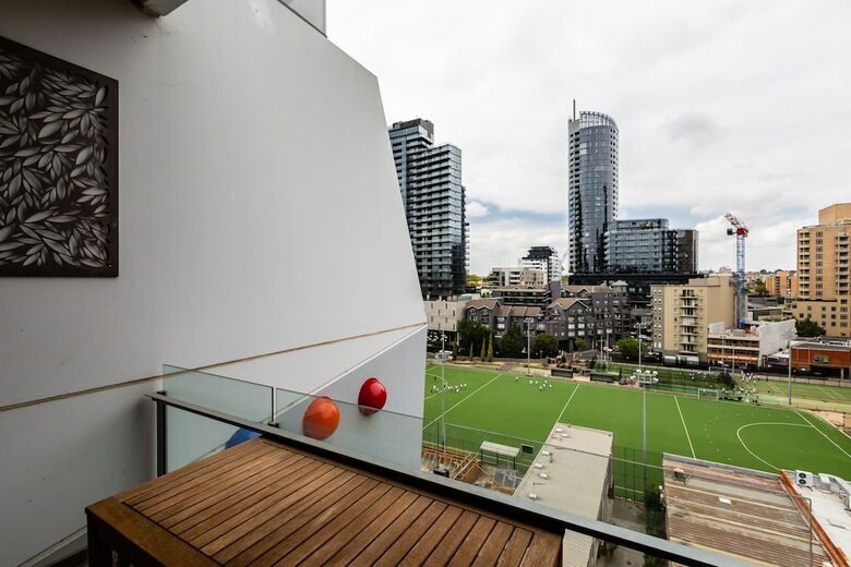 Sky 1 Bdr South Yarra Apartment