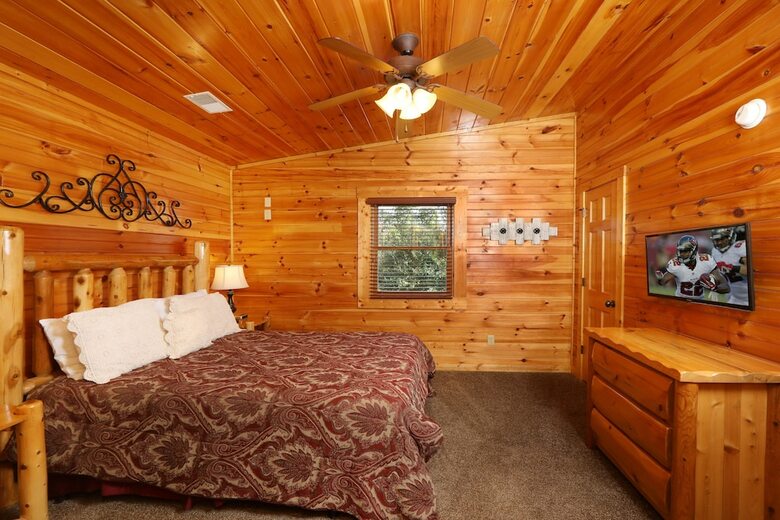 Smoky Bear Manor - Five Bedroom Cabin