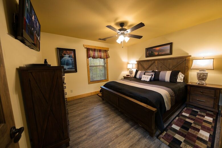 Back Stroke - Four Bedroom Chalet