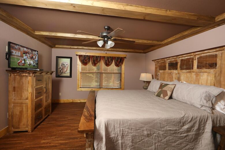 Dive Right In - Four Bedroom Chalet