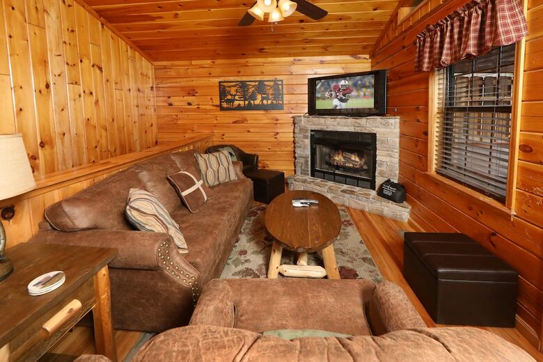 Just Hanging Out - Three Bedroom Cabin