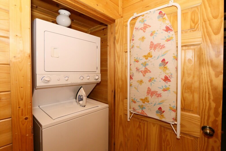 Little Chateau - One Bedroom Cabin