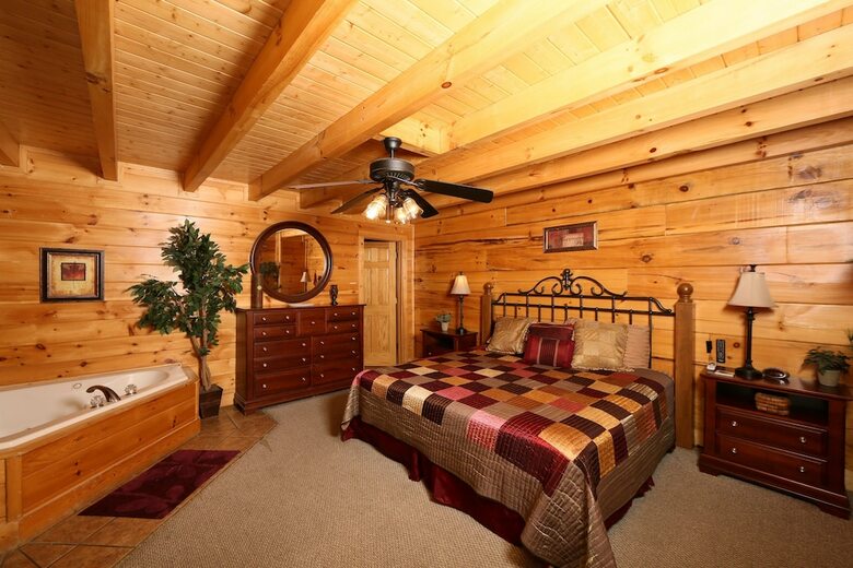 Little Chateau - One Bedroom Cabin