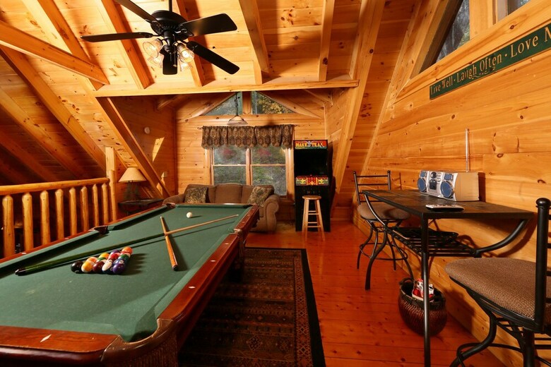 Little Chateau - One Bedroom Cabin