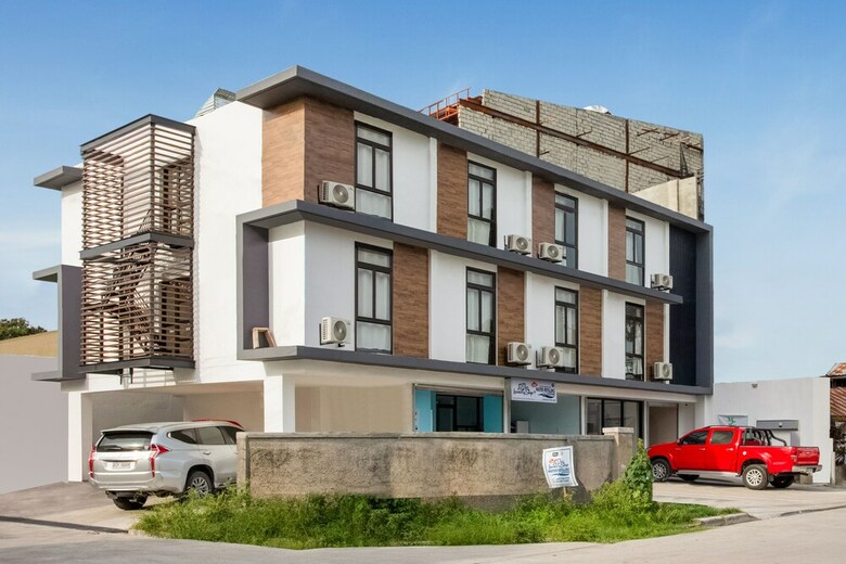 Oyo 403 Maplewave Hotel