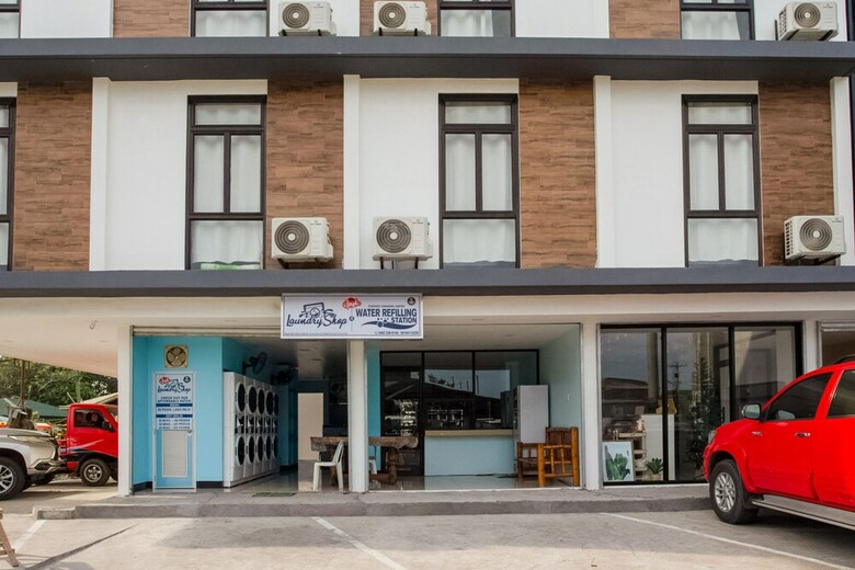 Oyo 403 Maplewave Hotel