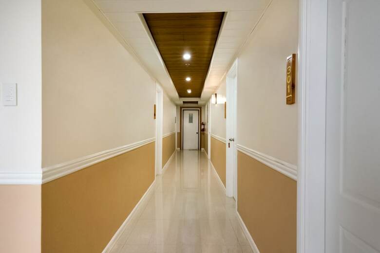 Hostal Oyo 240 Country Artist Hotel