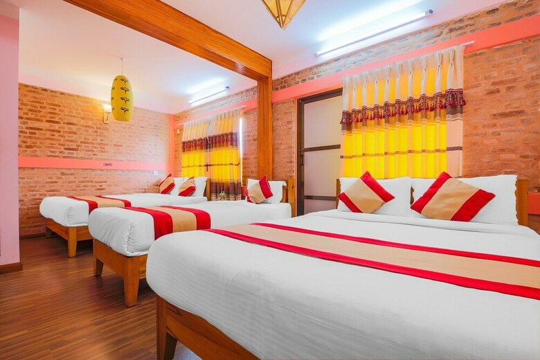 Oyo 321 Hotel Everest Window View