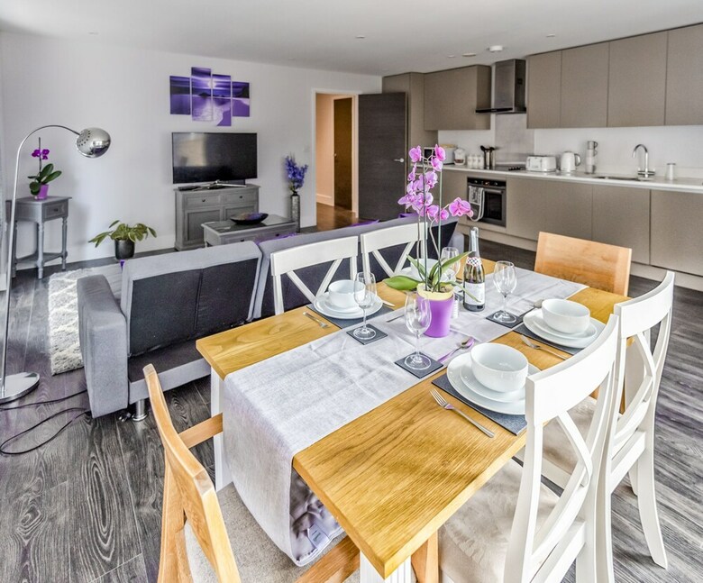 Luxury Bedford Riverside Apartment