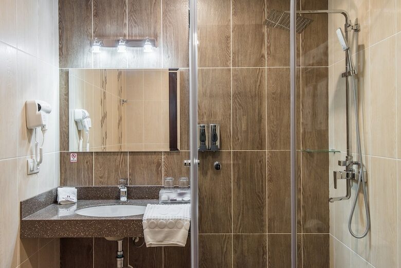 The Royal Mezbon Hotel & Spa