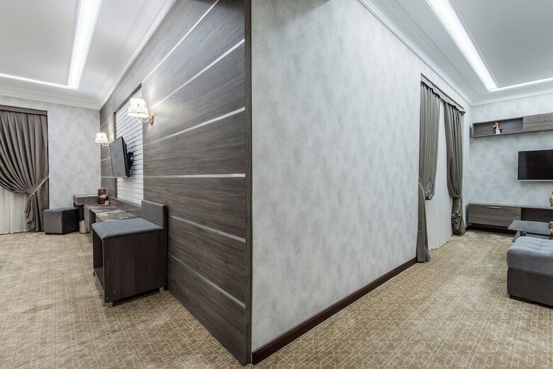 The Royal Mezbon Hotel & Spa