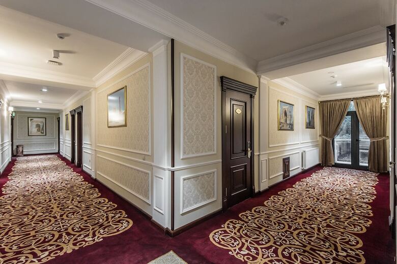 The Royal Mezbon Hotel & Spa