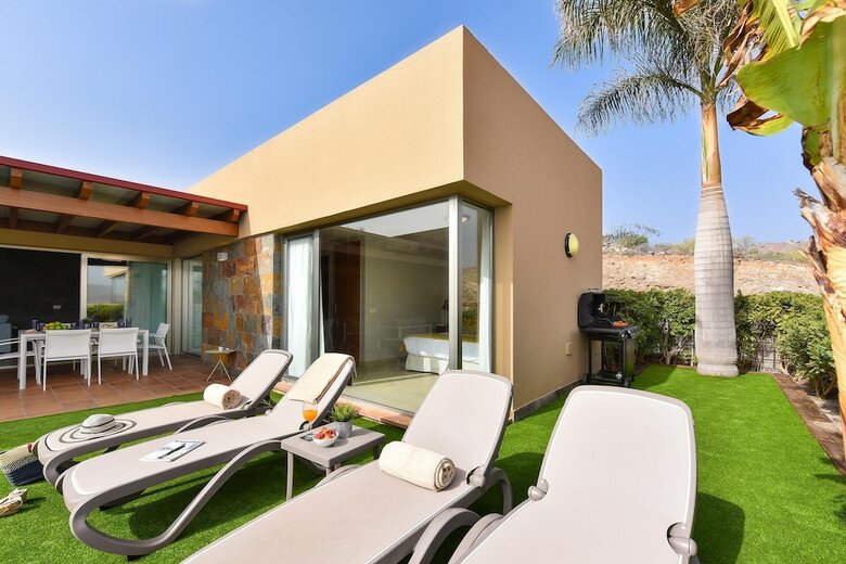 Par 4 Villa 9 With Pool In Salobre