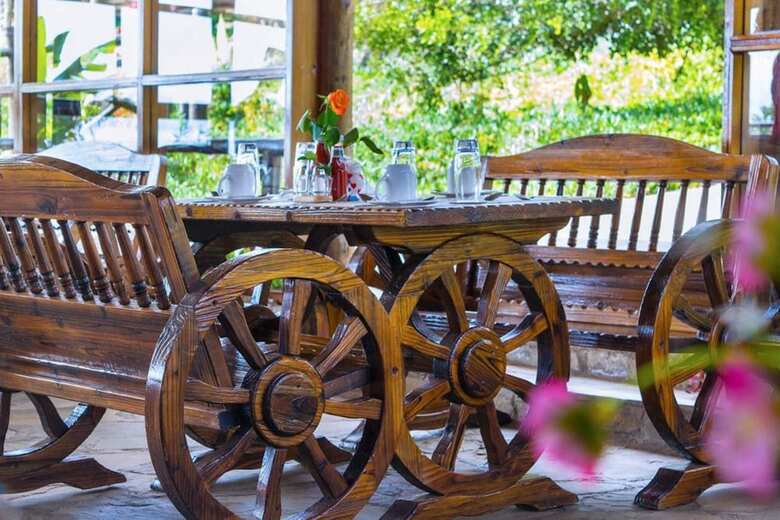 Posada Lerruat Log Resort
