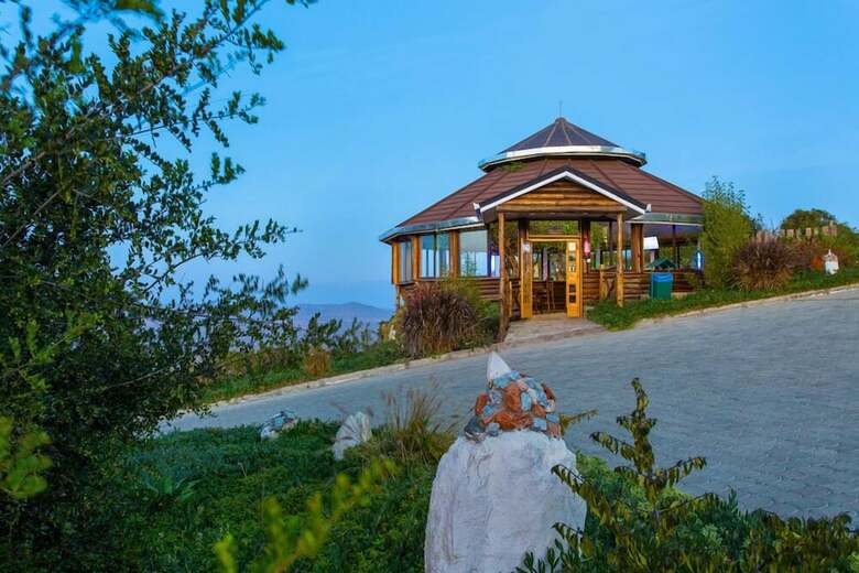 Posada Lerruat Log Resort