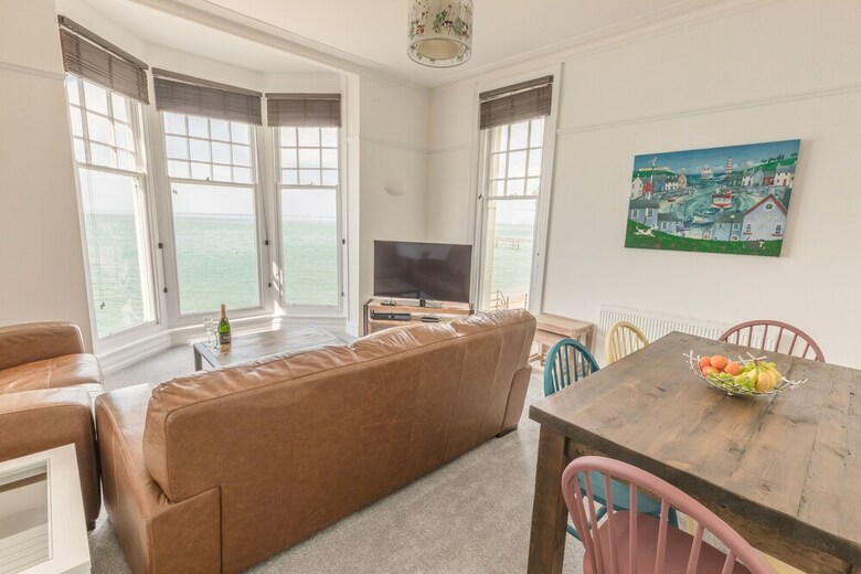 Pier View Apartment At Beach House