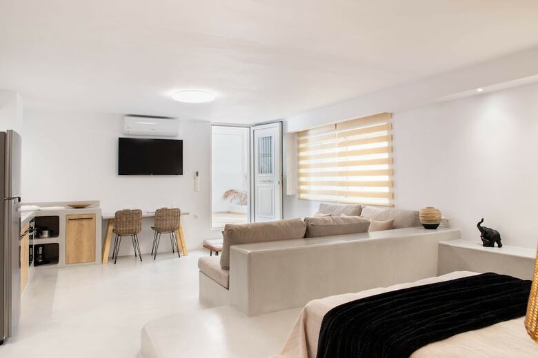 Pebble Luxury Suite By The Sea