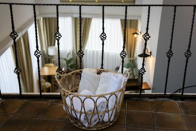 Guzi Rooms & Suites