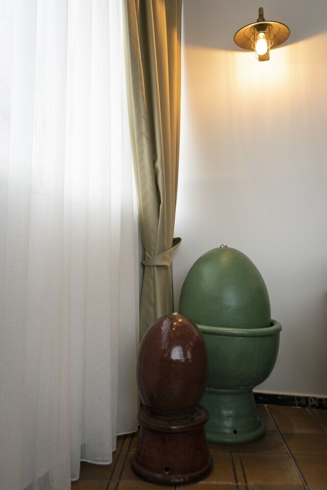 Guzi Rooms & Suites
