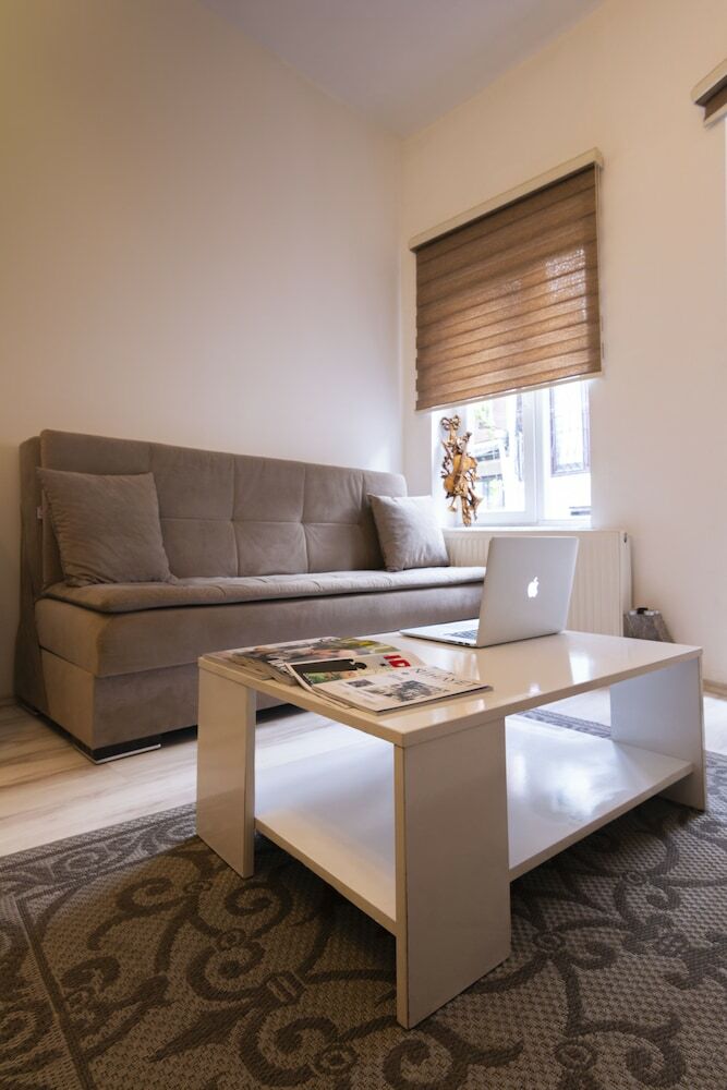 Guzi Rooms & Suites
