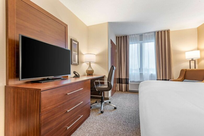 Hotel Comfort Inn & Suites