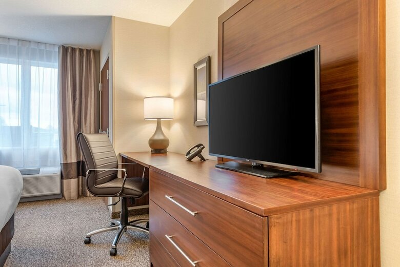 Hotel Comfort Inn & Suites