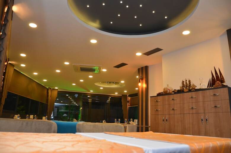 Hotel Grand Lark Otel