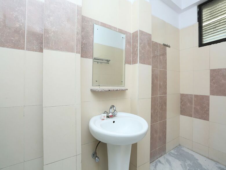 Oyo 12400 Hotel Prem Bihari