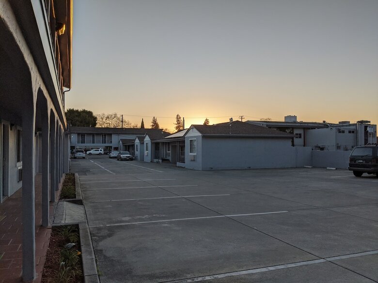 Motel Deluxe Inn