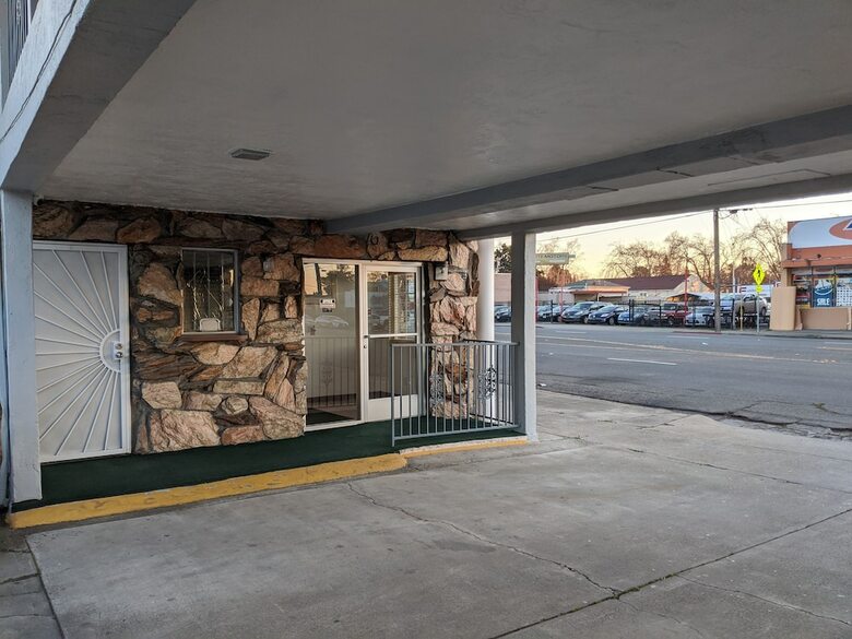 Motel Deluxe Inn