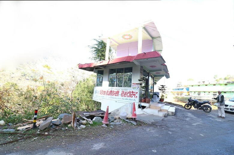 Oyo 22960 Hotel Riya Residency