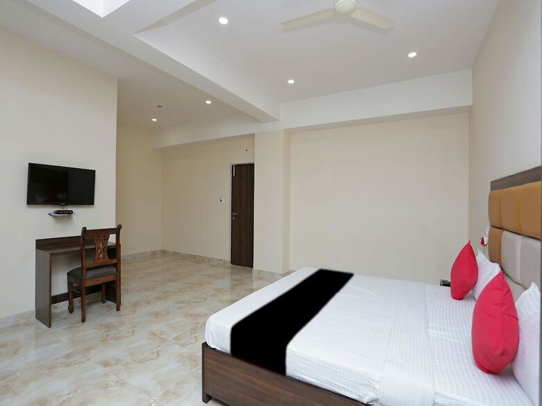 Hotel Capital O 37423 Golden Leaf