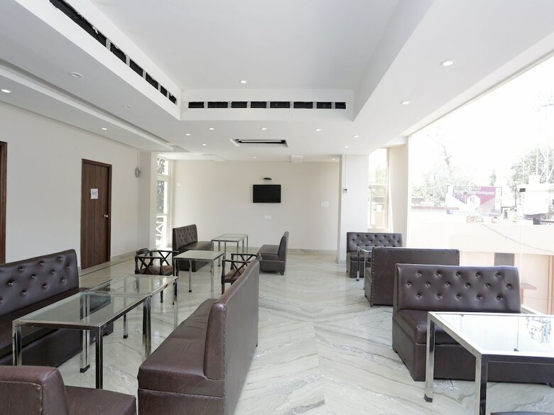 Hotel Capital O 37423 Golden Leaf