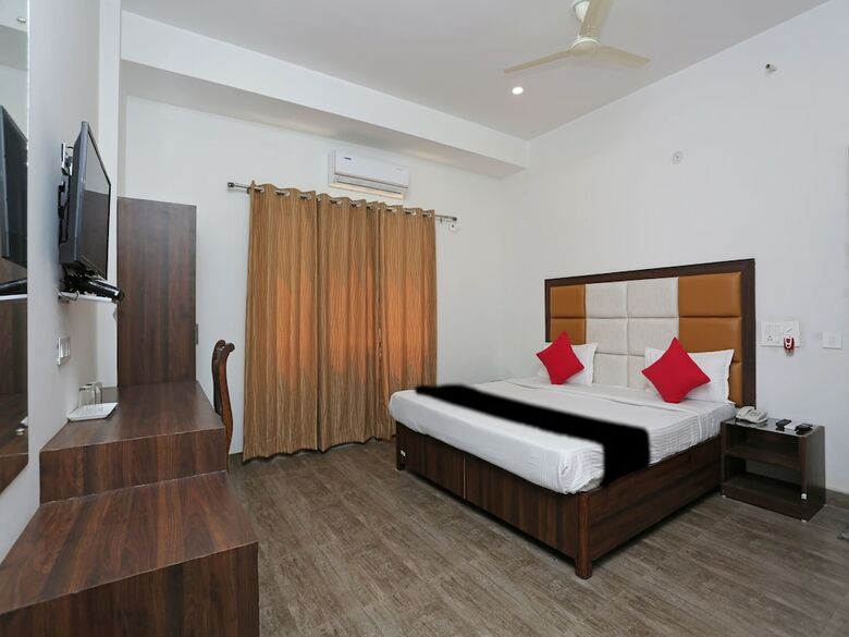 Hotel Capital O 37423 Golden Leaf