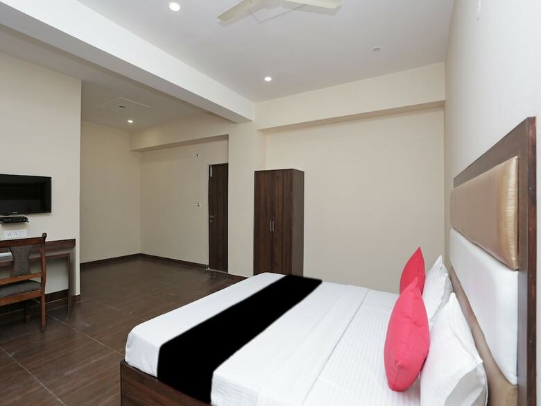 Hotel Capital O 37423 Golden Leaf