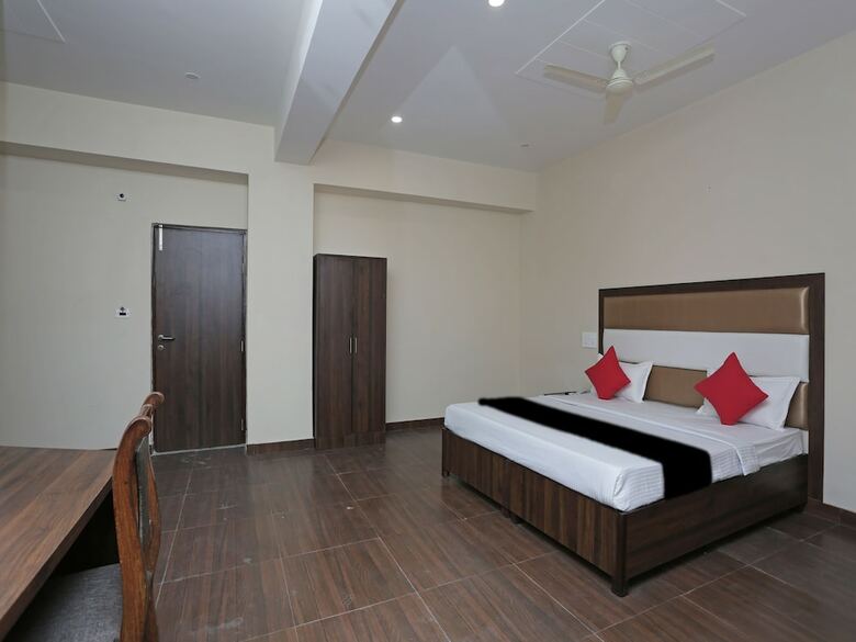 Hotel Capital O 37423 Golden Leaf