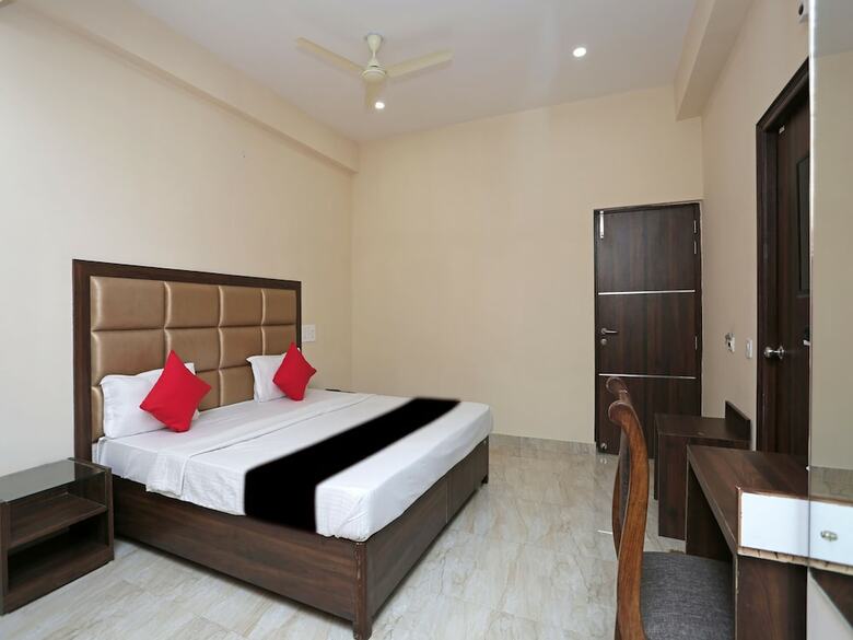 Hotel Capital O 37423 Golden Leaf