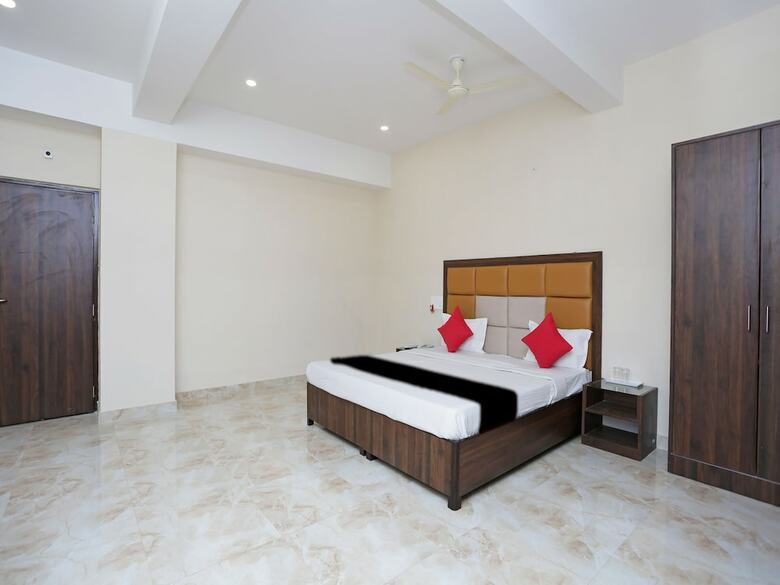 Hotel Capital O 37423 Golden Leaf