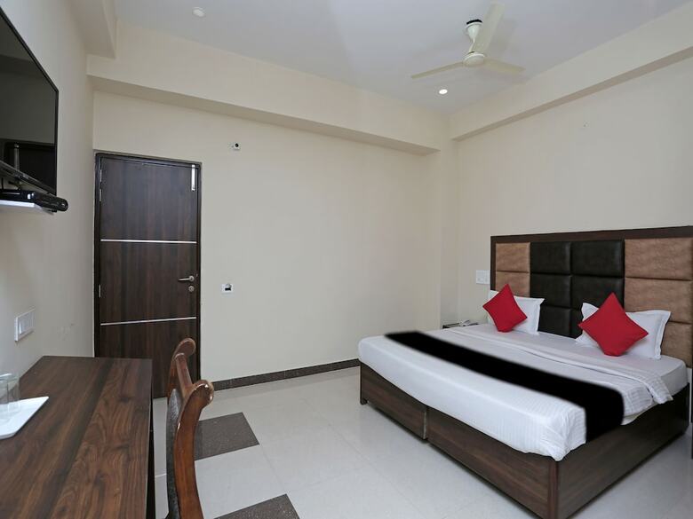 Hotel Capital O 37423 Golden Leaf